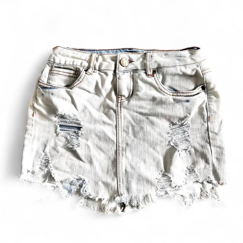Dollhouse light wash denim skirt with distressing and frayed hem. Size: 1